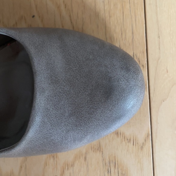 Round-toe taupe heels - Picture 4 of 6